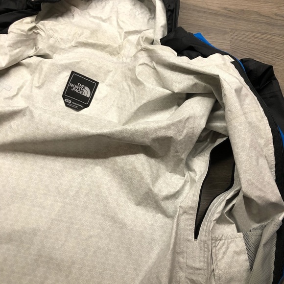 The North Face windbreaker/rain jacket Size M - Picture 7 of 8